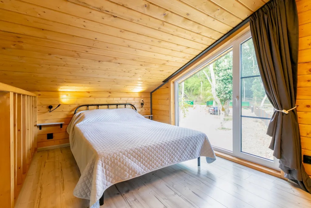 Уютный дом в лесу