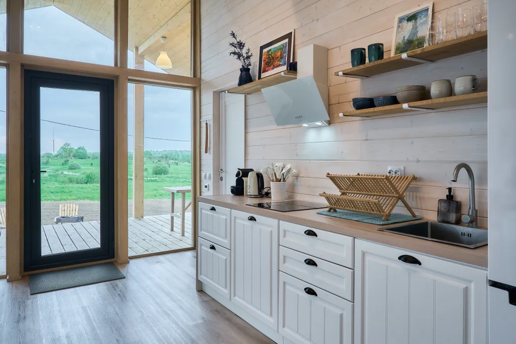 Дом с видом на пруд