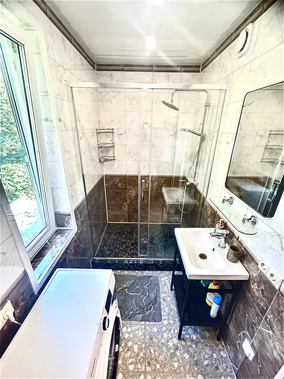 Новый коттедж для отдыха у реки с бассейном и баней