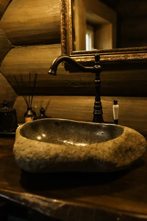 Бревенчатый дом-баня в стиле охотничьего домика