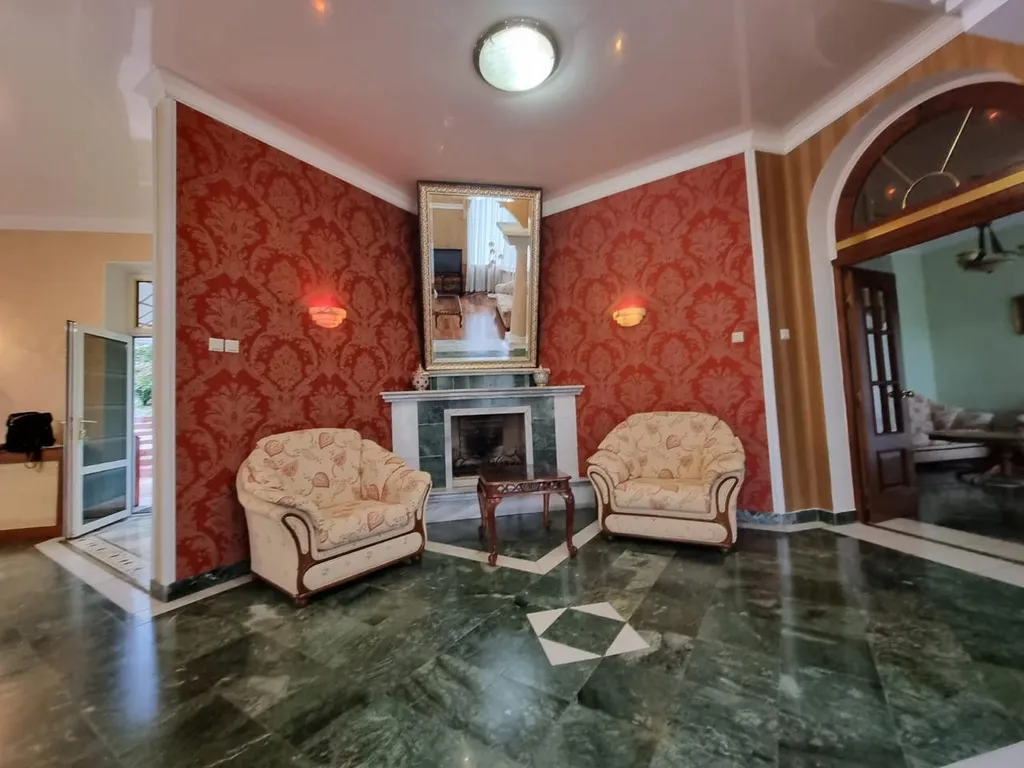 Вилла с бассейном и видом на море