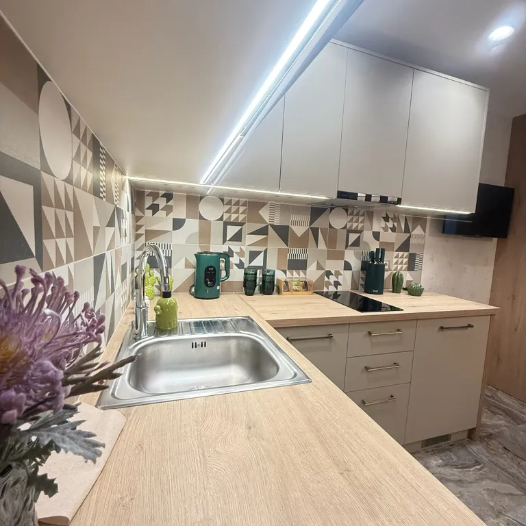 Новая квартира, со стильным интерьером, рядом с канатной дорогой