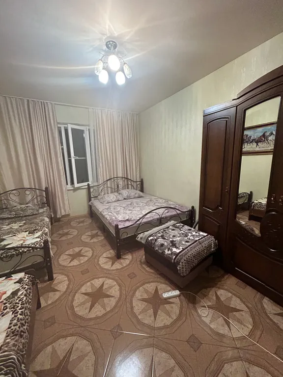 Комната с видом на горы и море