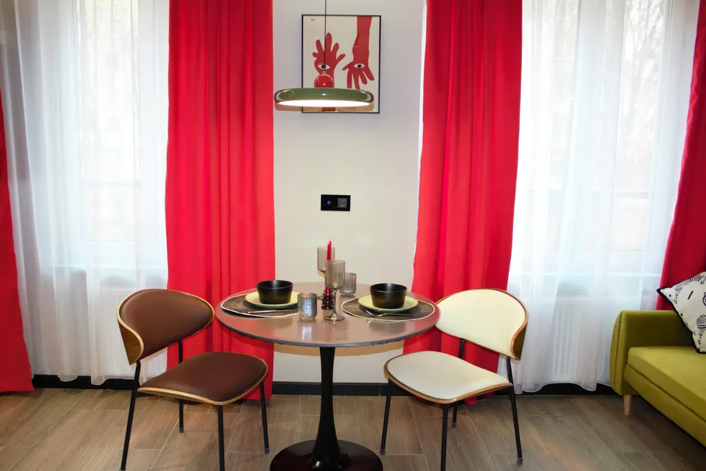 Стильная уютная студия с дизайнерским ремонтом