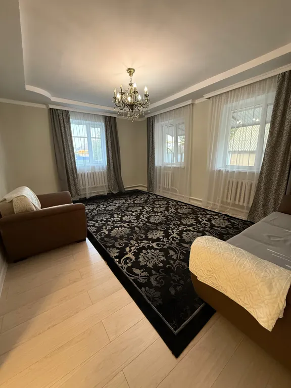 Двухэтажный дом в центре