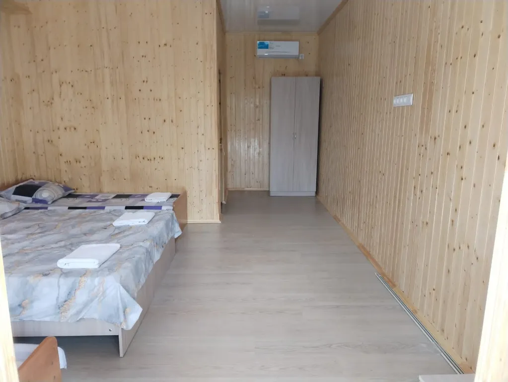 Уютные домики находятся от 500 метров до моря с видом на горы