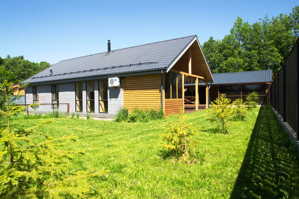 Стильный коттедж с баней и купелью