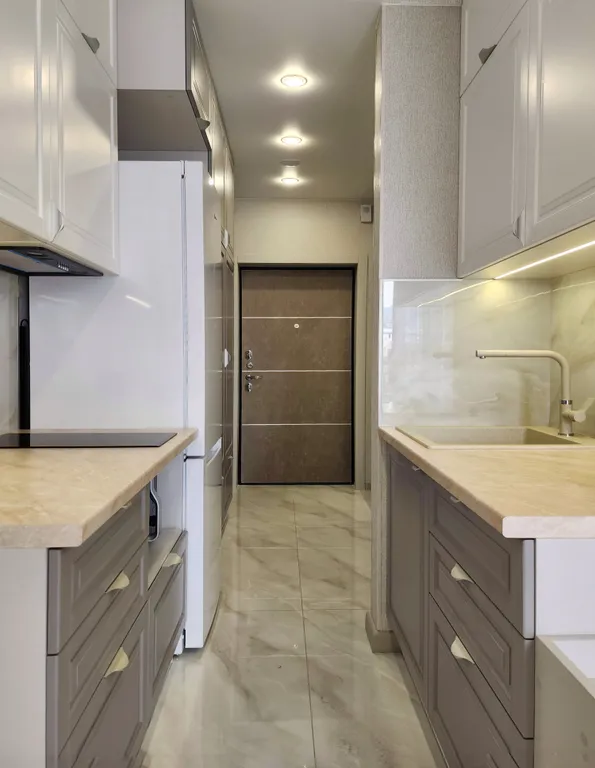 Студия у моря на высоком этаже