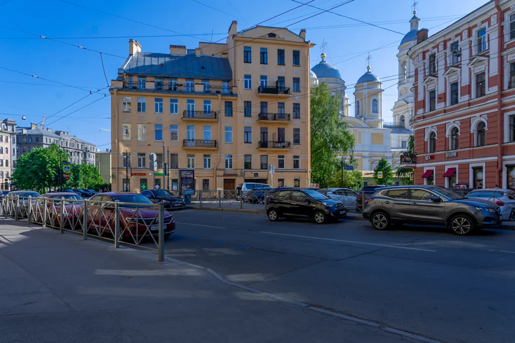 Дизайнерская квартира в центральном районе Петербурга