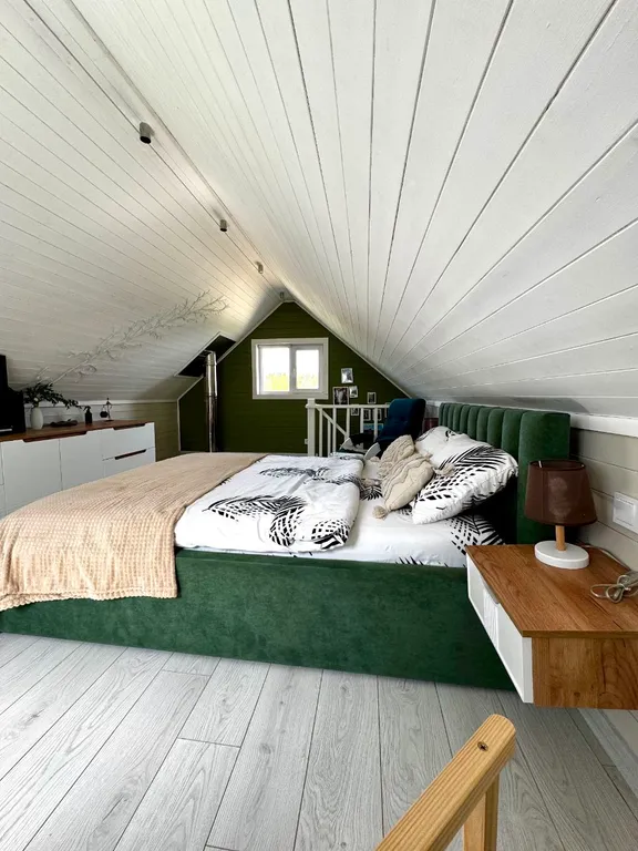 Дом-баня с большой верандой и массажной кроватью