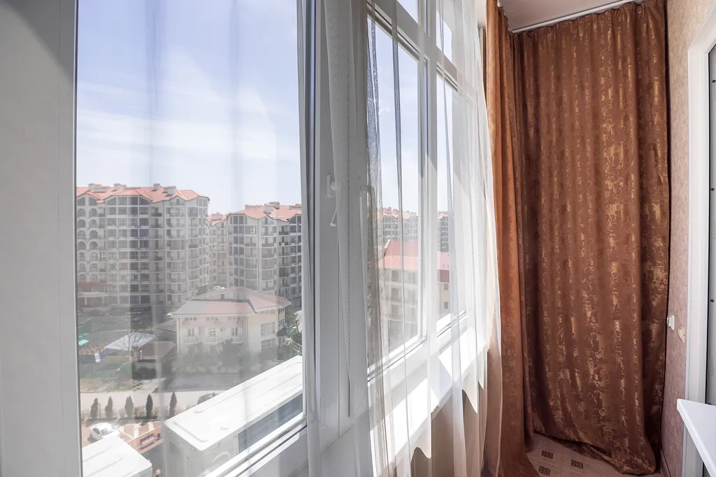 Большая евродвушка на берегу открытого моря