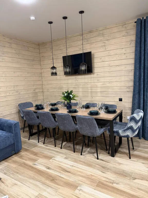 Коттедж для всей компании с видом на лес