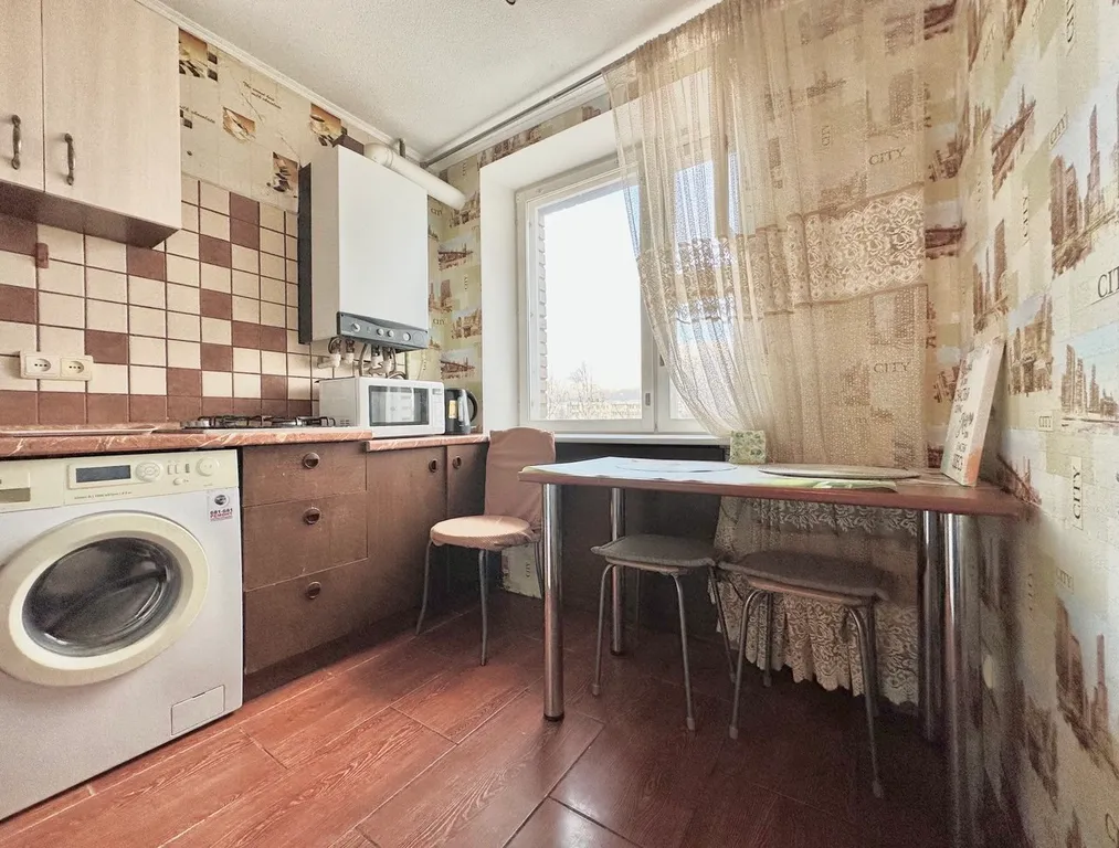 У Ледового дворца