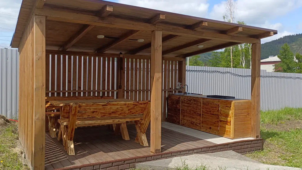 Дом с закрытой парковкой