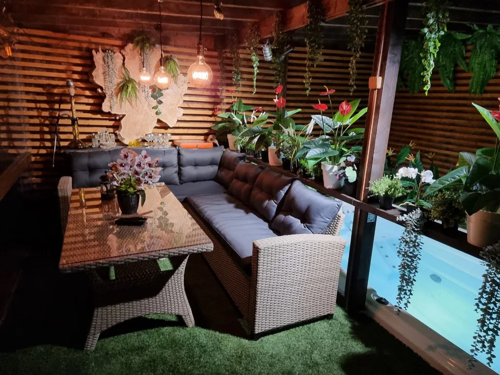 Дом Шилтон Виладж с бассейном, баней и джакузи