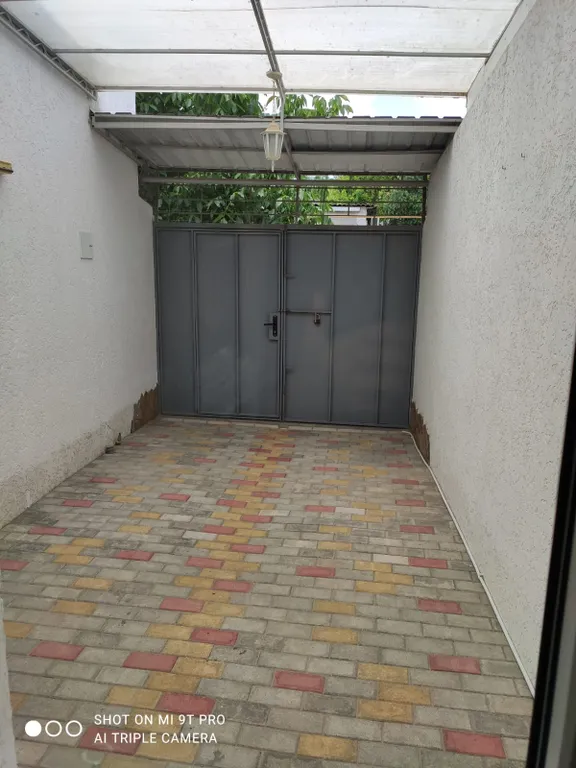 Частный дом с отдельным  двором