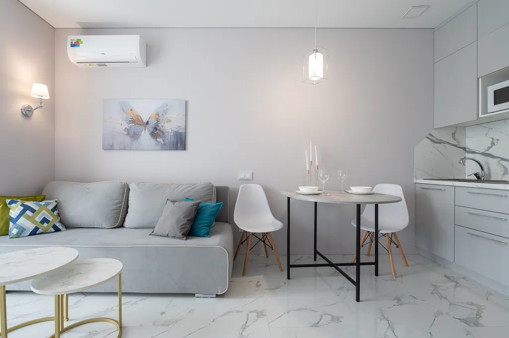 Светлая студия Real Apartments