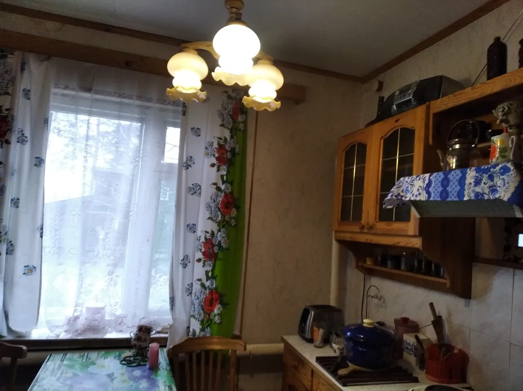 Лесной домик за рекой