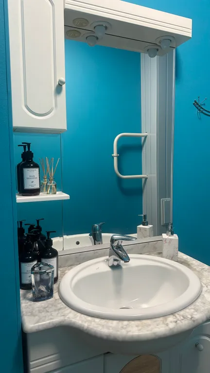 Просторная двухкомнатная квартира на набережной реки Амур