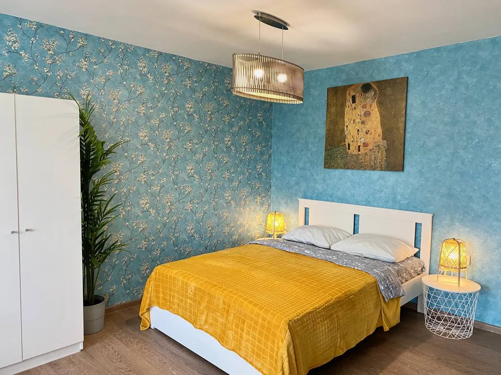 Яркая стильная квартира с видом на Сады — аренда посуточно в Юрга