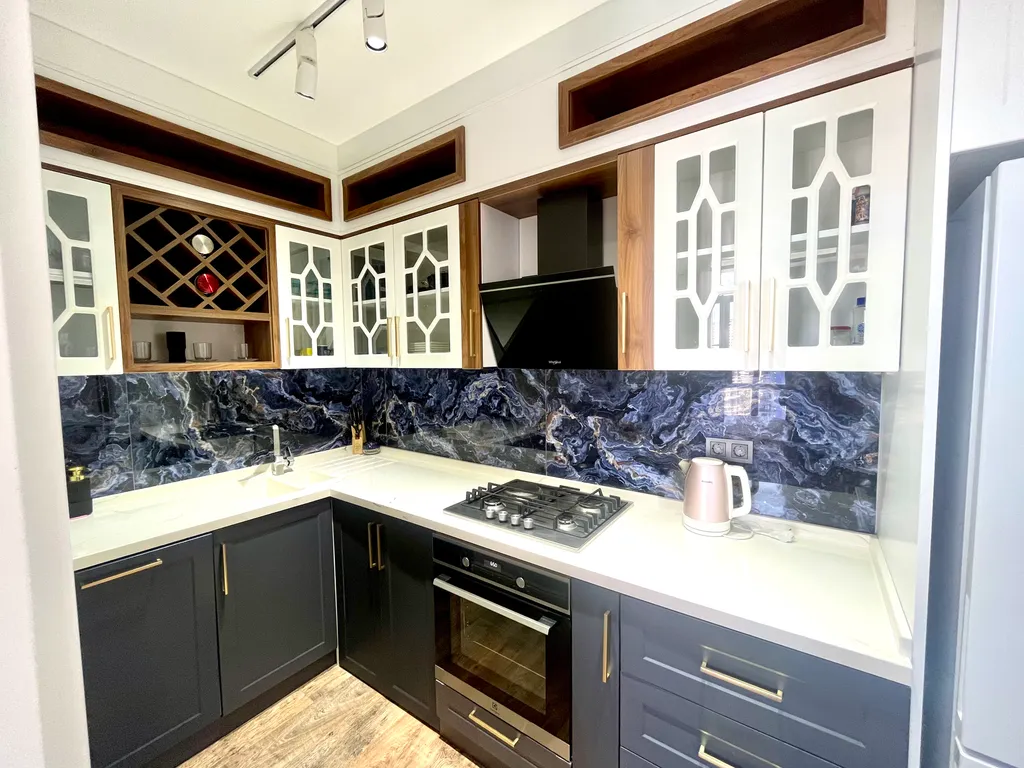 Двухкомнатный апартамент с восхитительным видом на парк и море