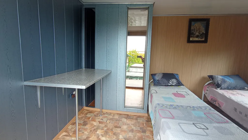 Домик на набережной