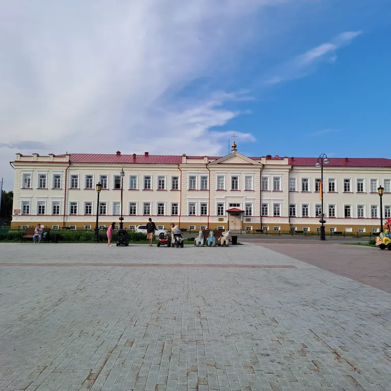 Уютная квартира с прекрасным видом на Иртыш, рядом с Кремлем