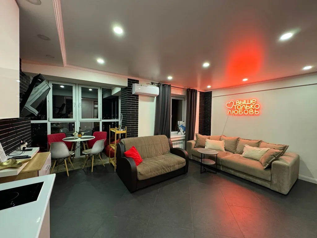 Красивая видовая студия с панорамой на 24 этаже