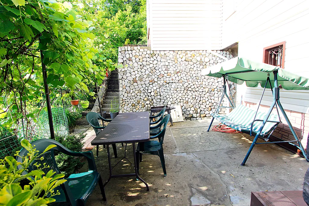 Двухкомнатный дом с уютным двориком