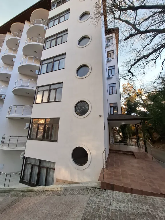 Новый дом напротив санатория Дюльбер