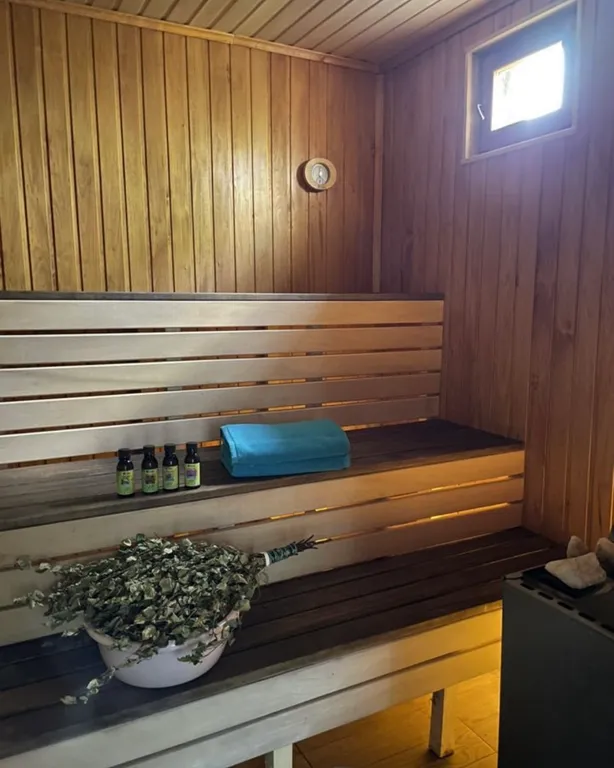 Уютный дом с видом на лес