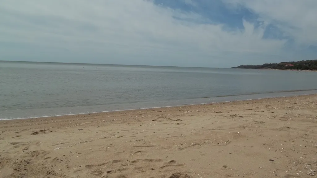 Бюджетная трёхместная комната у моря