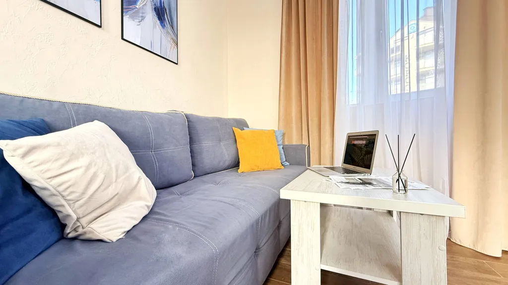 Не студия, отдельная спальня + видно море из окна