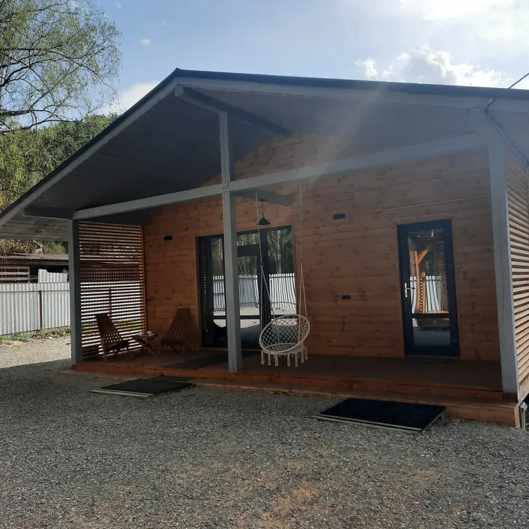 Гостевой дом в сосновом лесу в 15 минутах от курорта Манжерок