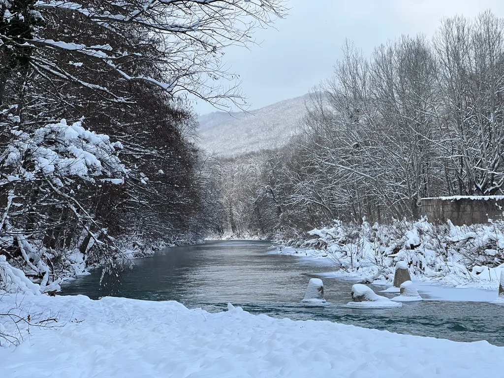 Коттедж Дом у горной реки в окружении гор — Горячий Ключ