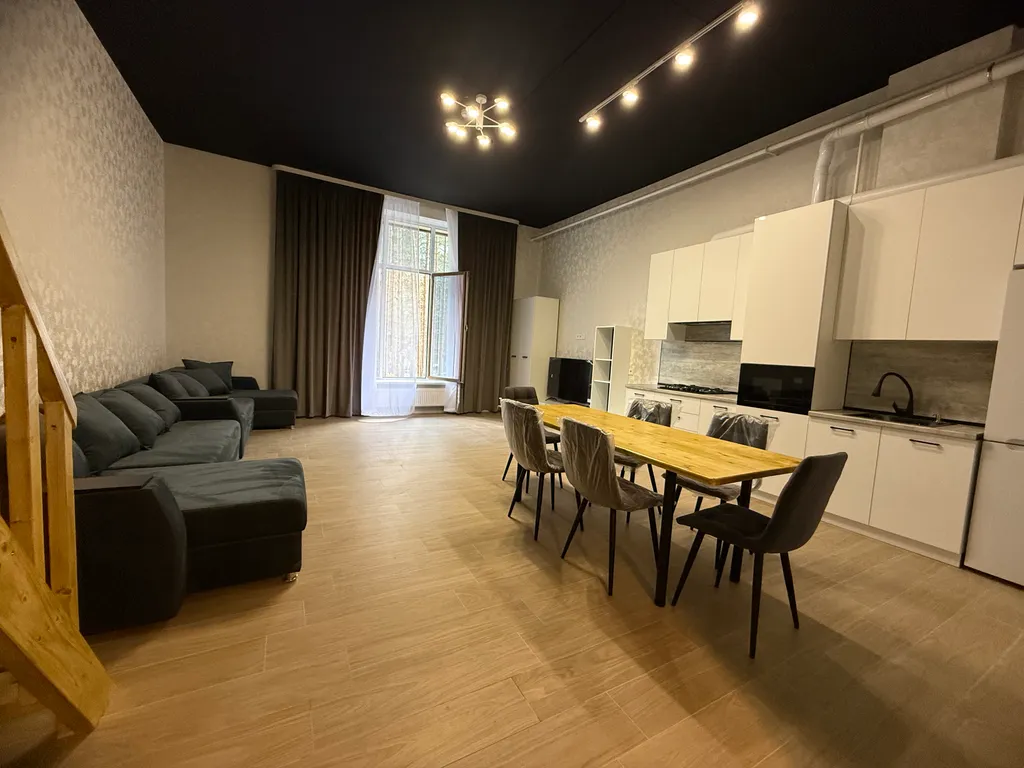 Уютная квартира с видом на горы и сосновый лес для большой семьи