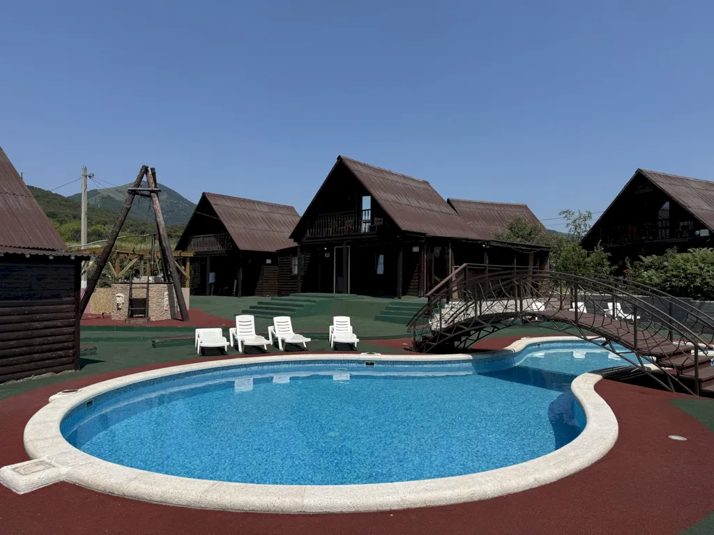 Коттедж в Кабардинке с бассейном и видом на море