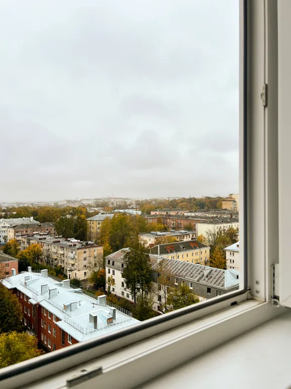 Интересная студия для троих