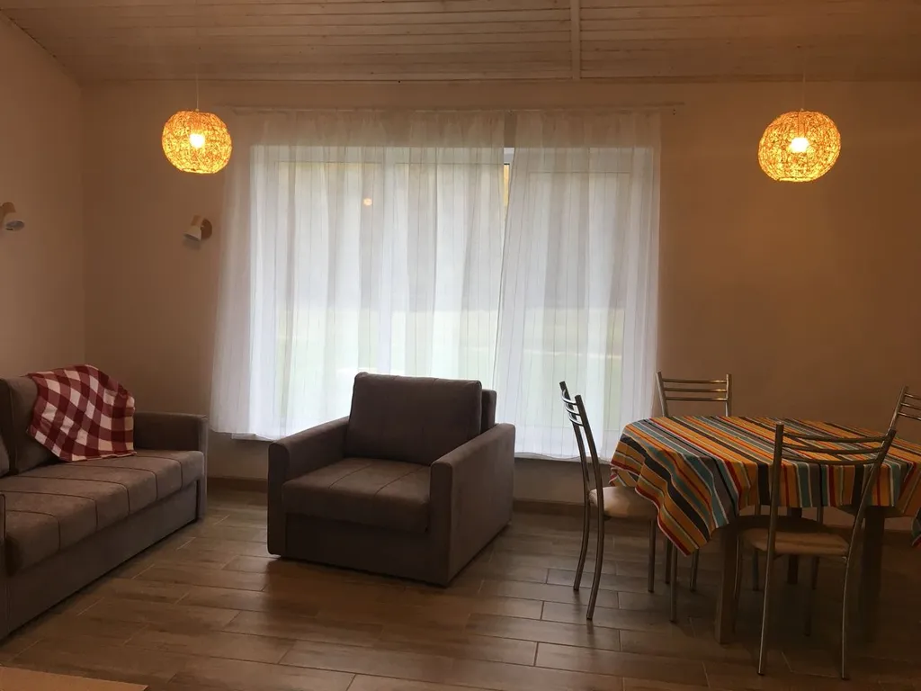 Уютный дом с видом на озеро с камином. Собственный закрытый пляж