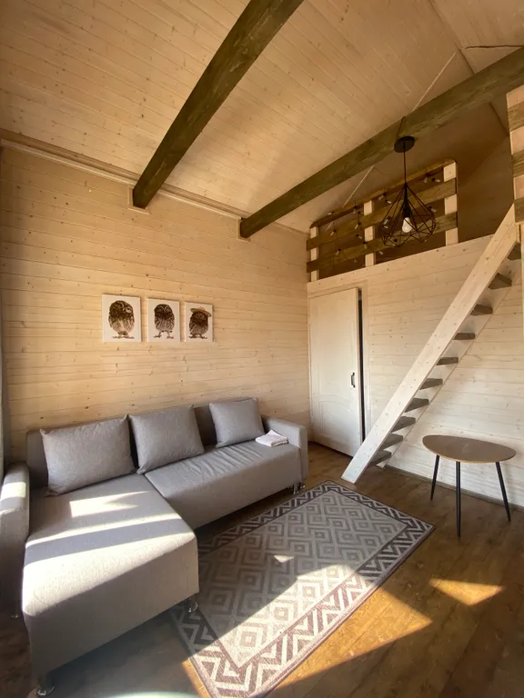 Домик на берегу реки