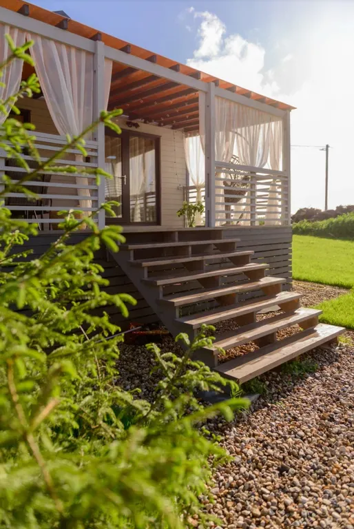 Уютный дом с верандой и чаном