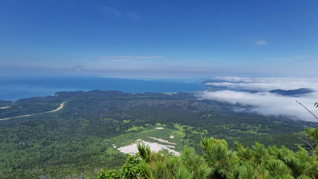 Уютный купол на острове Кунашир