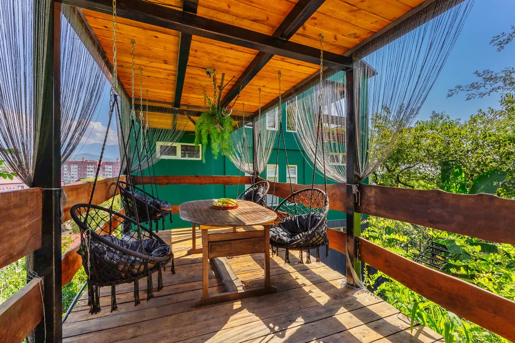 Семейная квартира с видом на горы