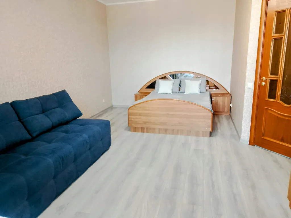 1-Комнатная Уютная, даже диванчик на кухне есть