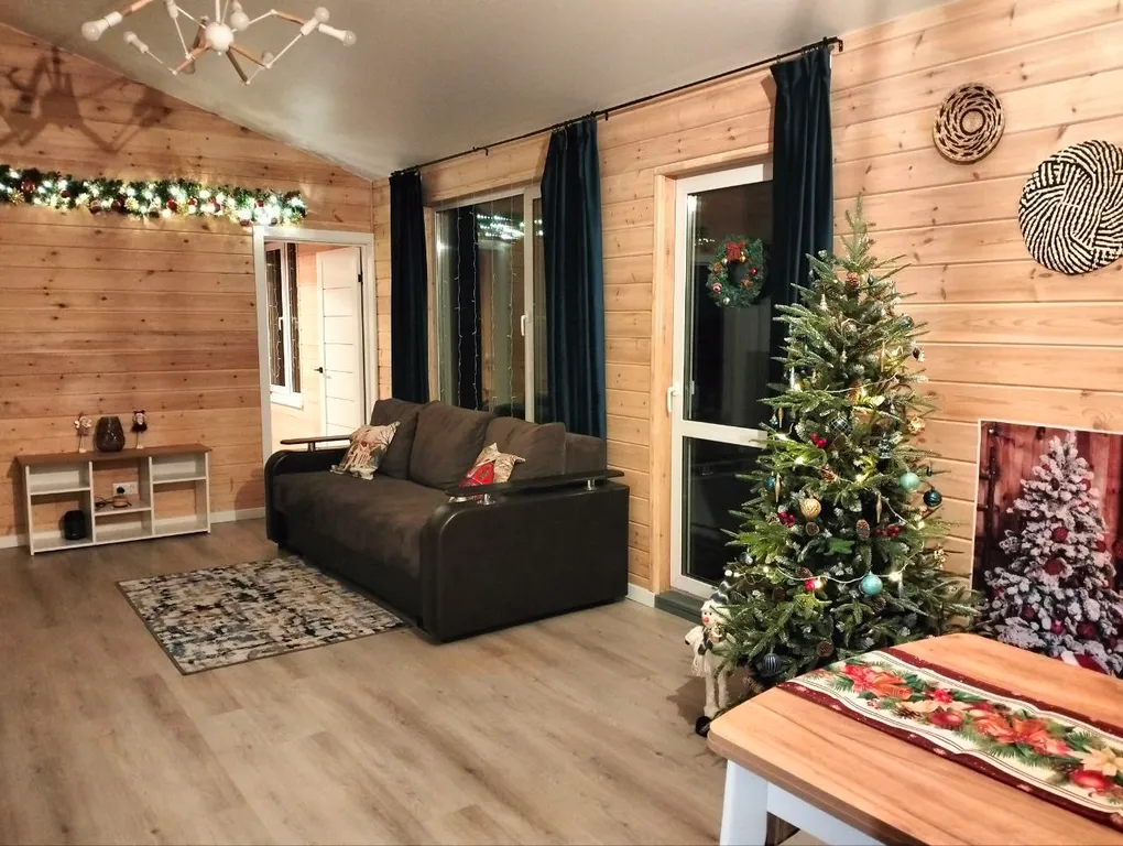 Просторный домик для семейных посиделок, встреч с друзьями Поляна Грин