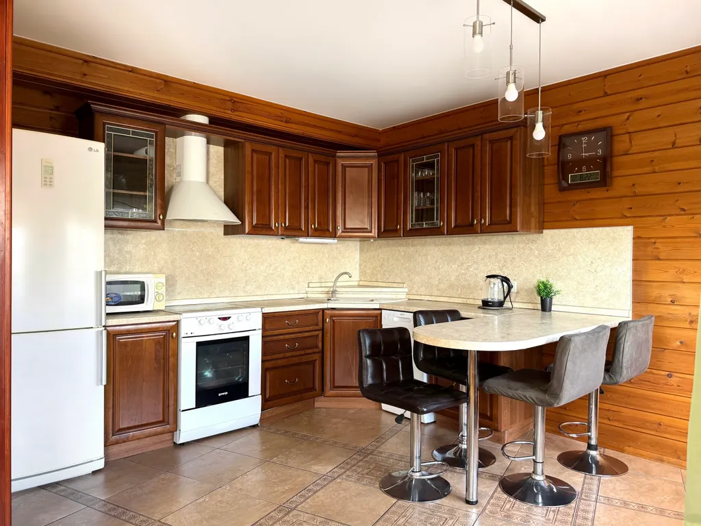 Уютный коттедж с садом