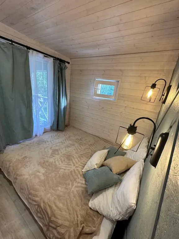 Атмосферный домик вдали от городской суеты