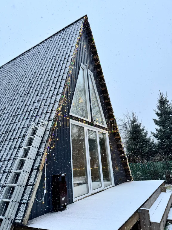 А-фрейм с видом на гору