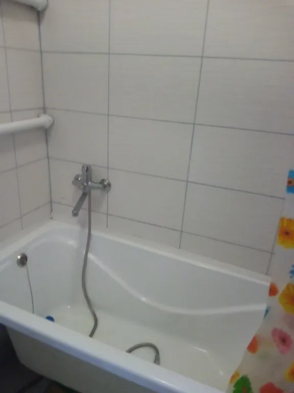 Квартира в новом доме на берегу реки. Парковка свободная.