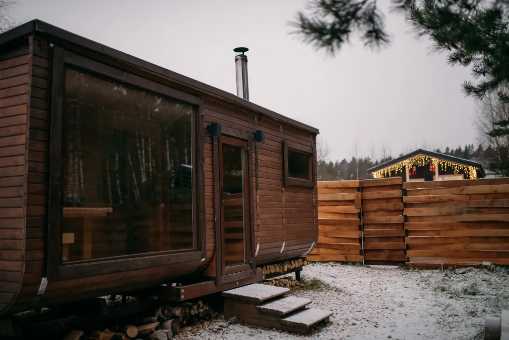 Уютный домик с видом на лес